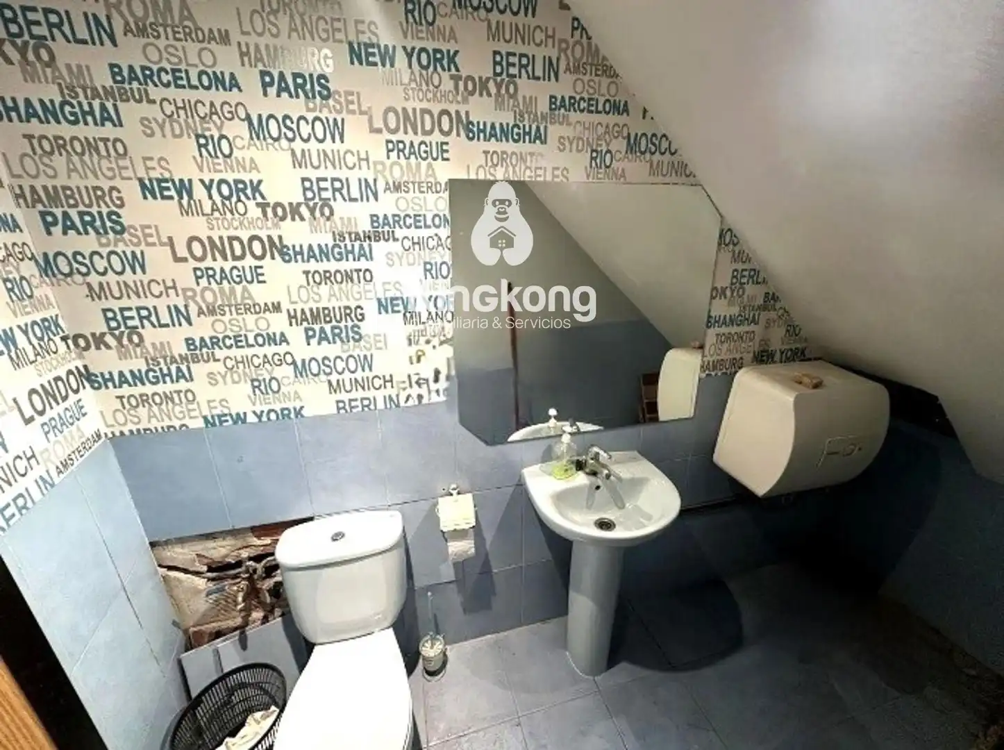 Baño de Local en venta en Madrid con Alarma