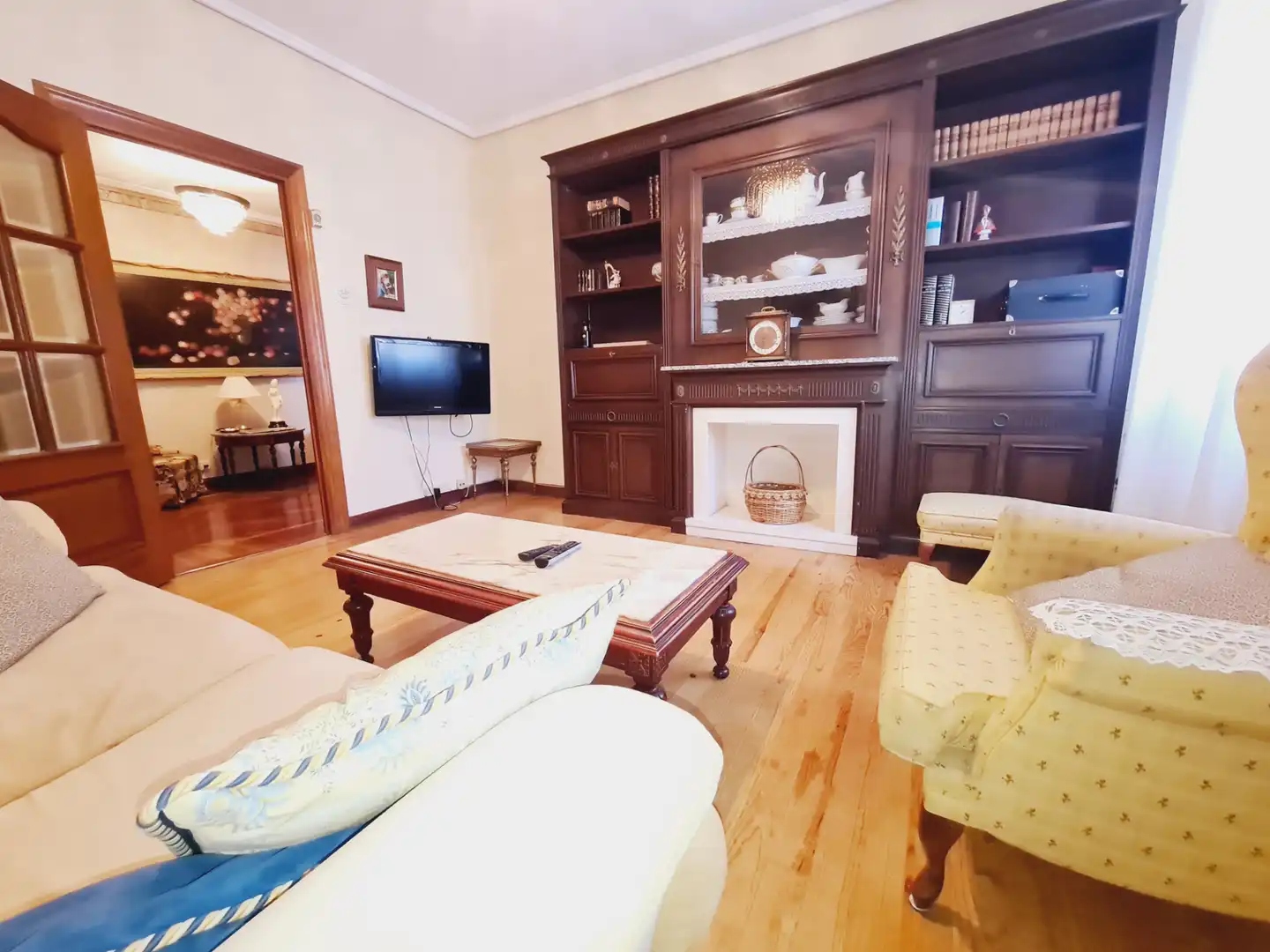 Living room of Flat for sale in  Pamplona / Iruña  with Heating, Parquet flooring and Furnished