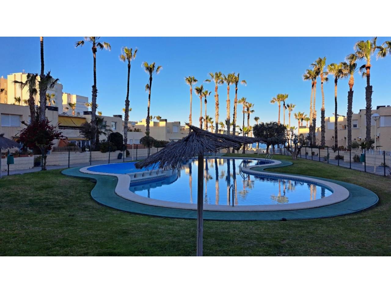 Piscina de Casa o xalet en venda en Alicante / Alacant amb Aire condicionat, Terrassa i Piscina comunitària