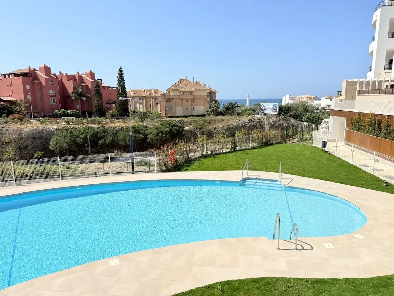 Piscina de Ático en venta en Torrox con Aire acondicionado, Calefacción y Trastero