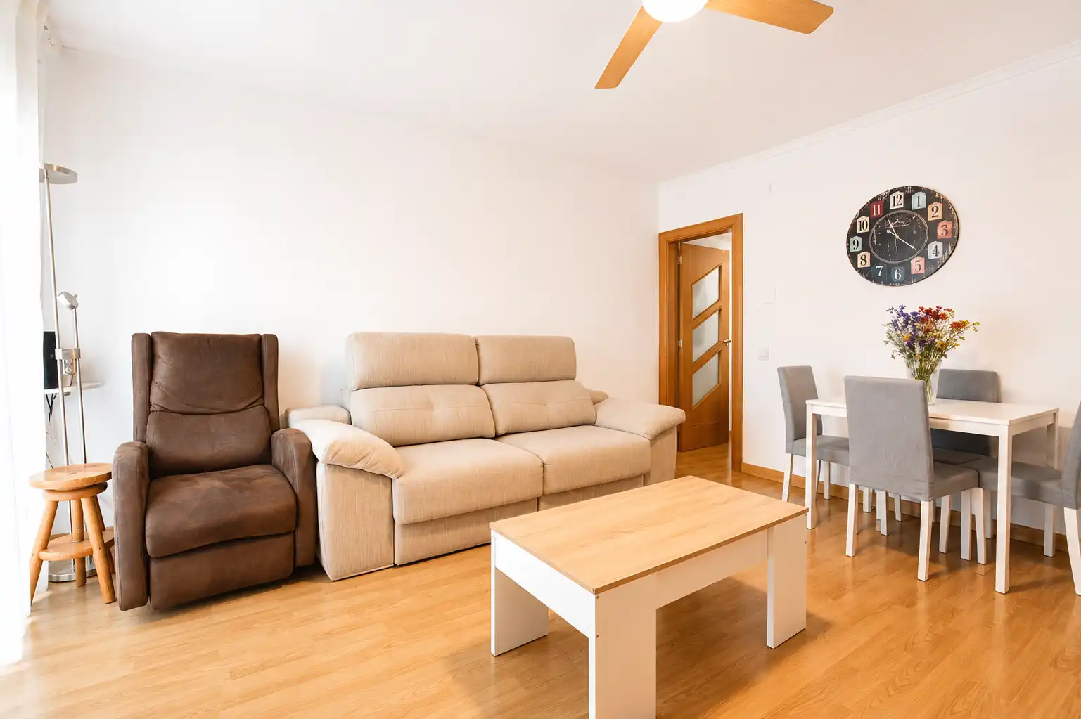 Sala de estar de Piso en venta en Santa Coloma de Gramenet con Aire acondicionado y Terraza