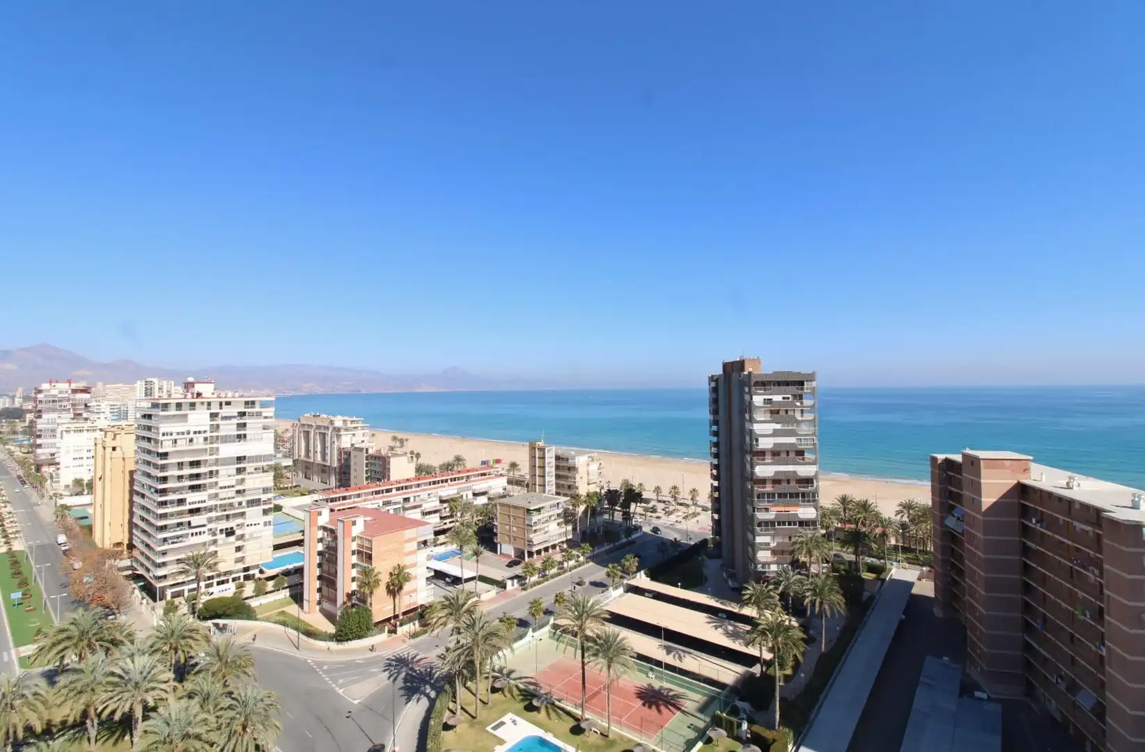 Dormitori de Àtic en venda en Alicante / Alacant amb Terrassa, Balcó i Piscina comunitària