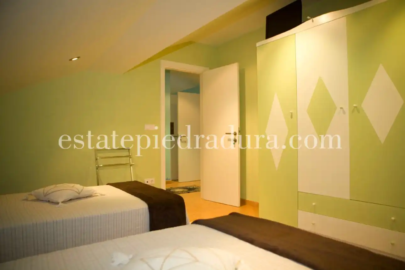 Habitación de Casa o chalet en venta en Pontevedra Capital  con Calefacción, Jardín privado y Terraza
