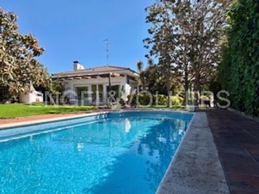 Casa con piscina in vendita a Carrer Isidre Nonell 7