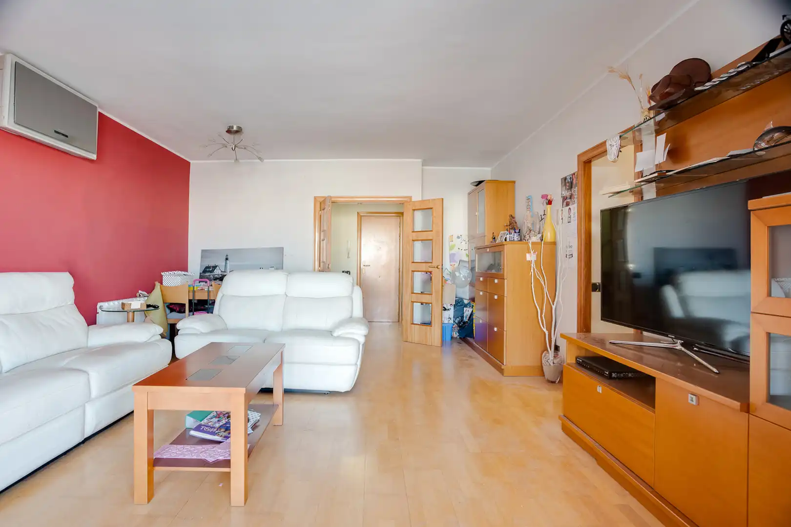 Sala d'estar de Àtic en venda en L'Hospitalet de Llobregat amb Terrassa