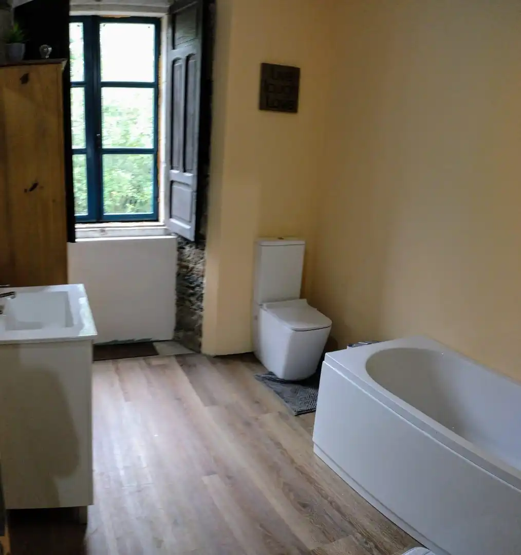 Bany de Casa o xalet en venda en Castro de Rei amb Traster i Moblat