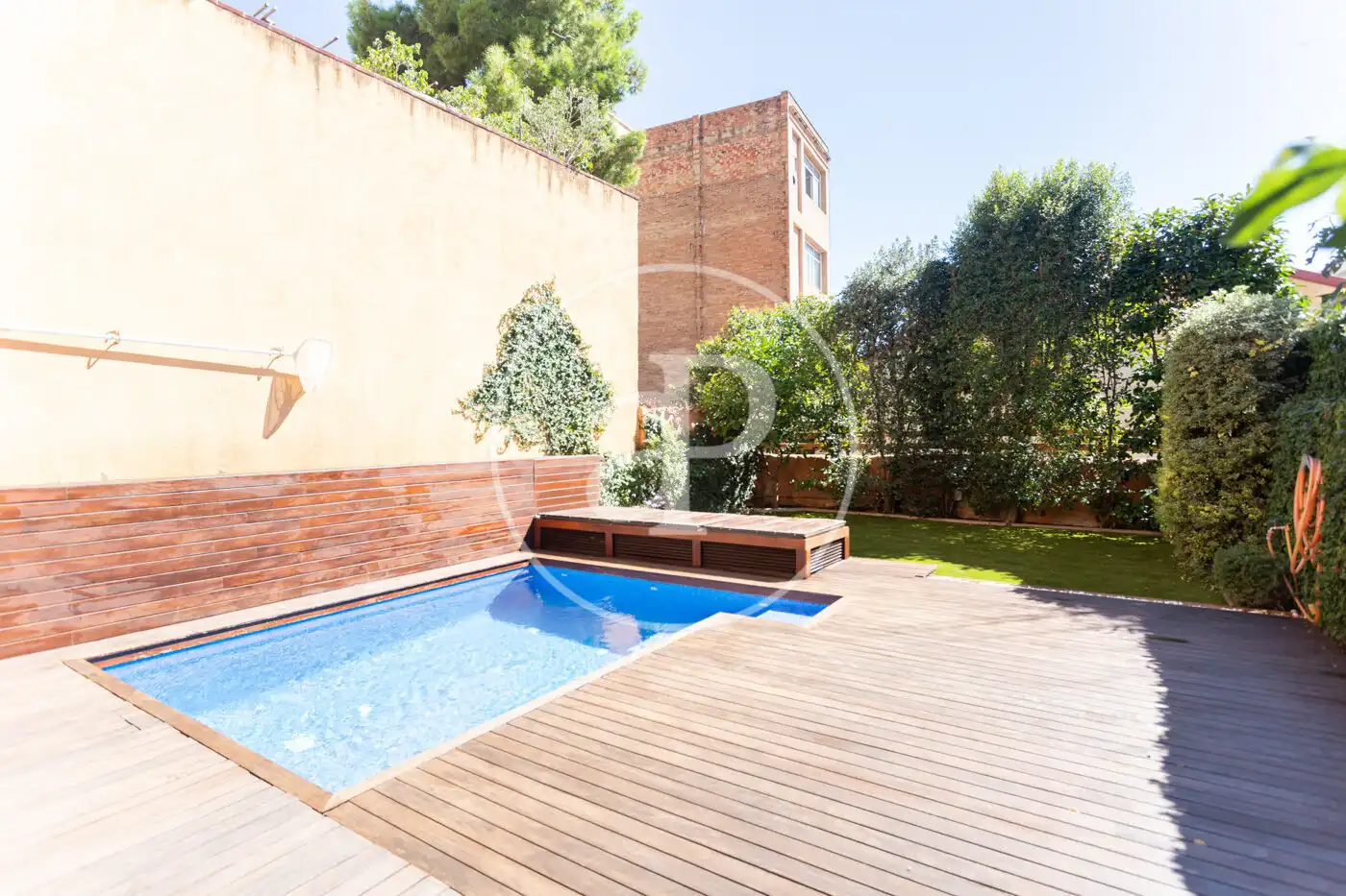 Swimming pool of Detached homes for rent in Barcelona  with Air Conditioner, Heating and Private garden