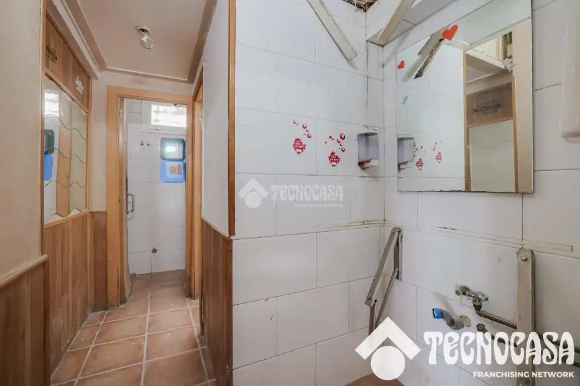 Bany de Local en venda en Barcelona