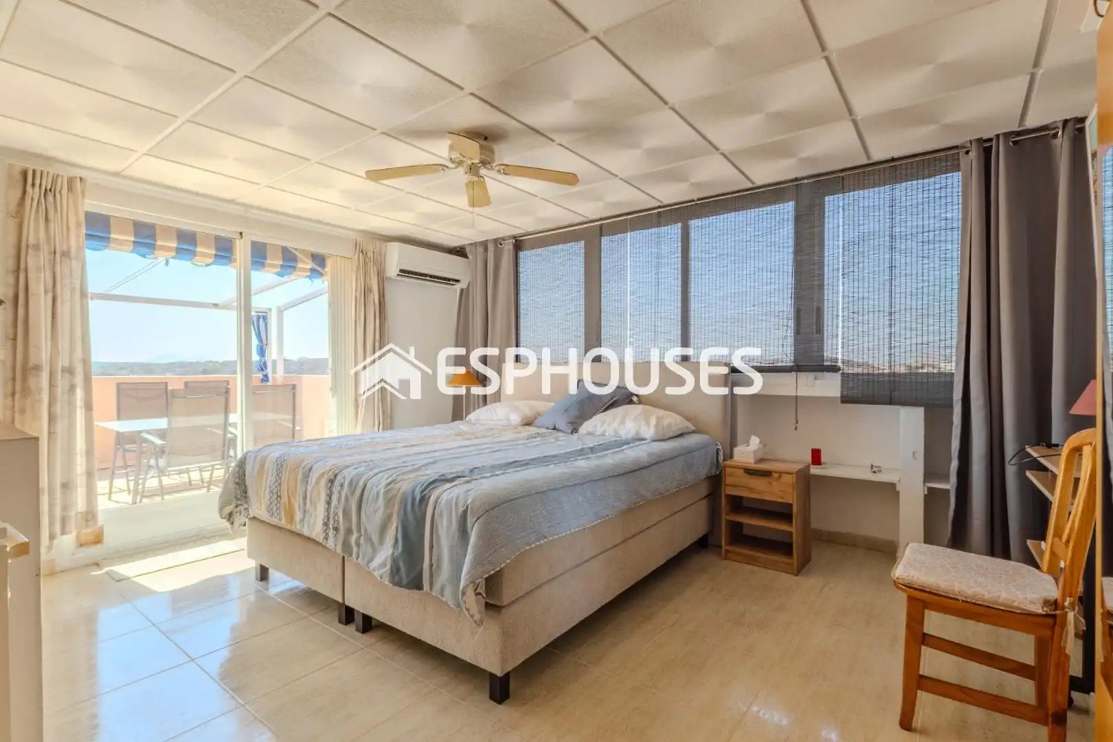 Bedroom of Attic for sale in Guardamar del Segura  with Air Conditioner, Terrace and Storage room