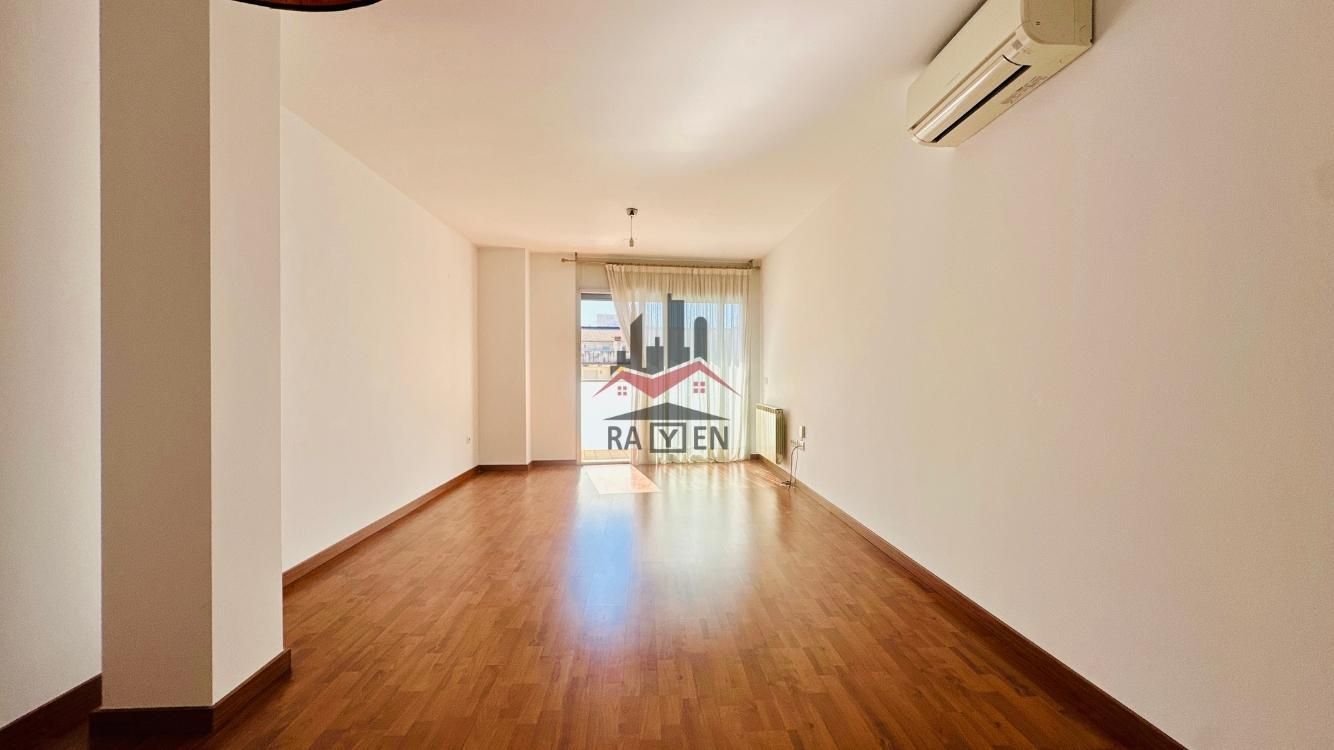 Sala d'estar de Dúplex en venda en Figueres amb Calefacció