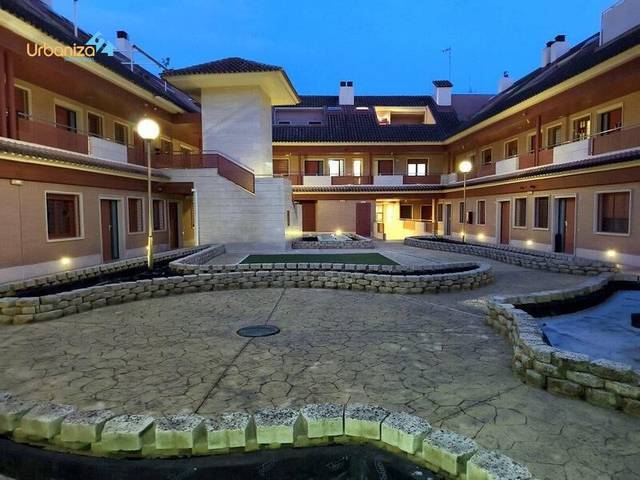 Apartamento en Alquiler en Calle Camino del Almendro en Maria Auxiliadora - Barriada de Llera