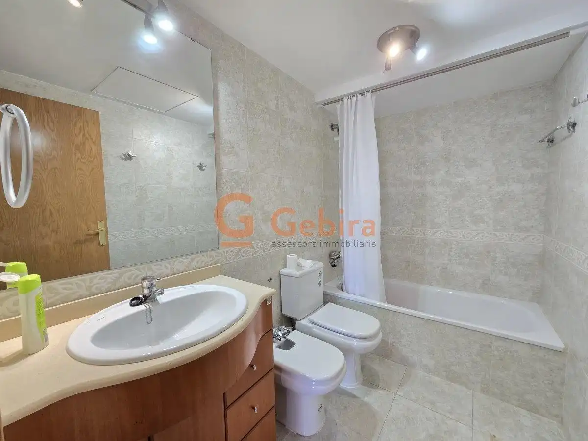 Baño de Piso en venta en Cunit con Terraza y Piscina comunitaria