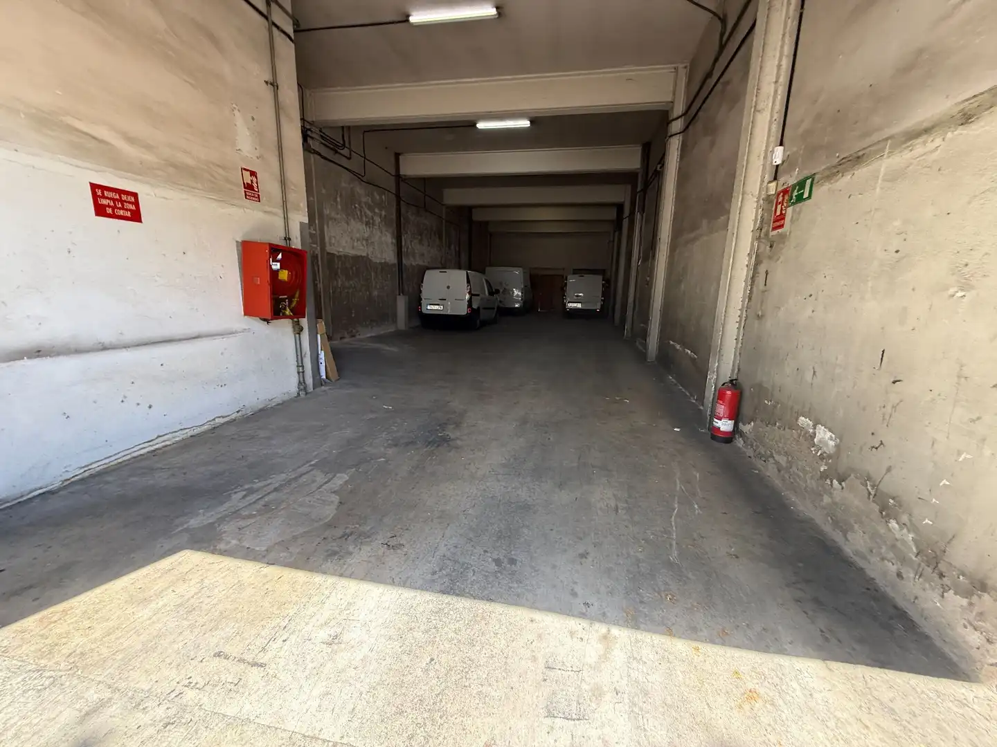 Aparcament de Nau industrial de lloguer en Sant Adrià de Besòs