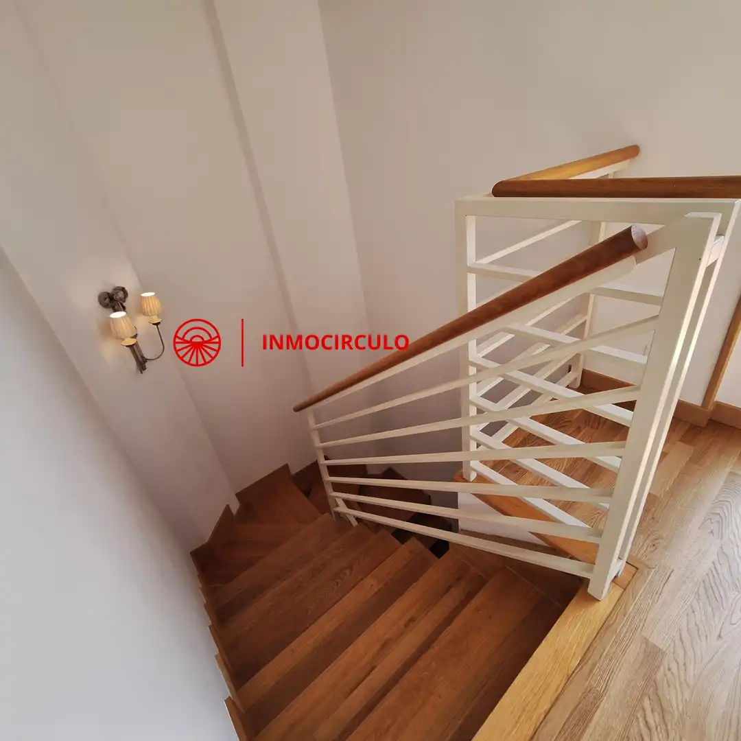 Casa adosada en venda en Burgos amb Jardí privat, Terrassa i Traster