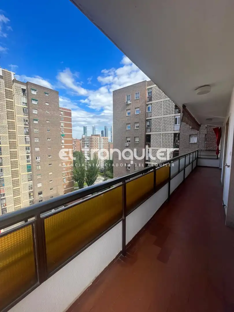 Exterior view of Flat for rent in Madrid  with Parquet flooring, Terrace and Washing machine