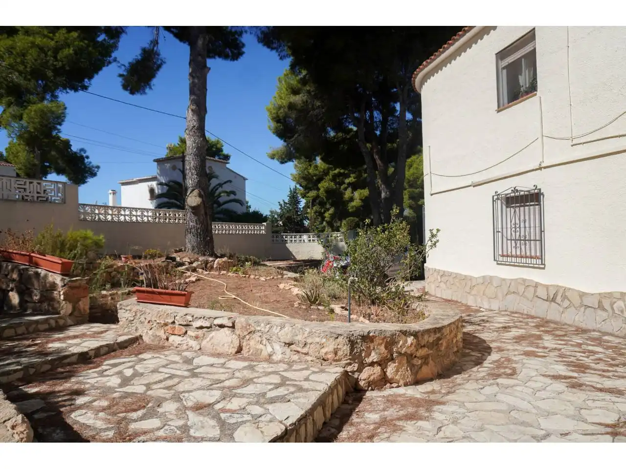 Detached house with garden for sale in Calle Pinos