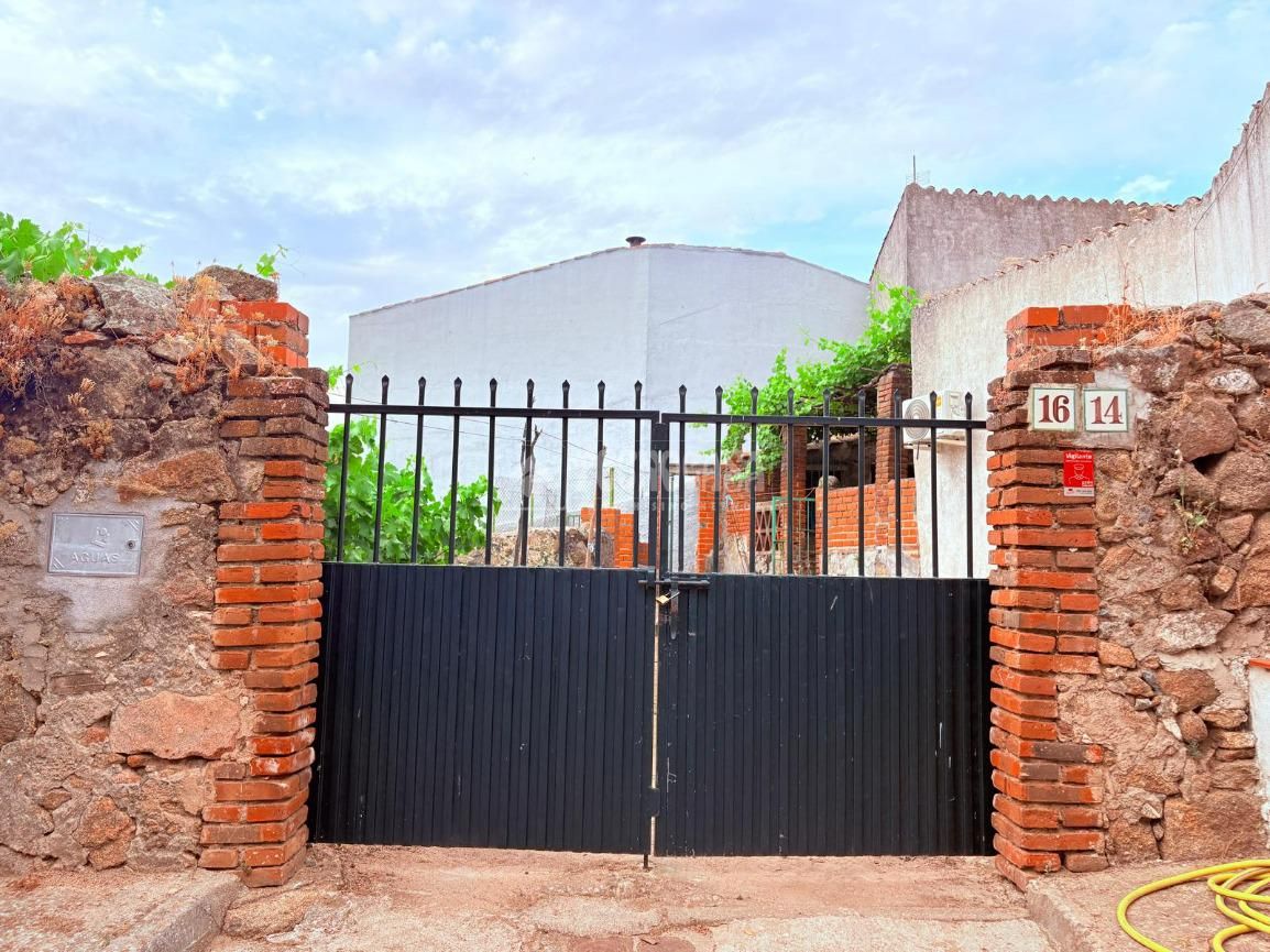 Exterior view of Single-family semi-detached for sale in Sotillo de las Palomas