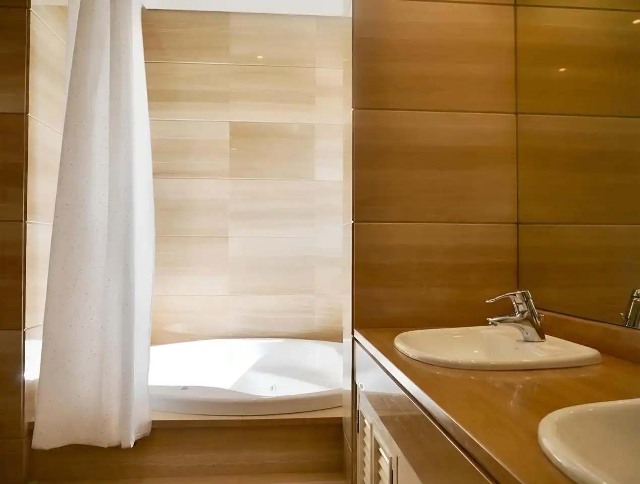 Bany de Casa o xalet en venda en Tomares amb Aire condicionat, Jardí privat i Parquet