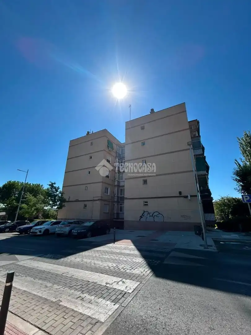Vista exterior de Piso en venta en Coslada