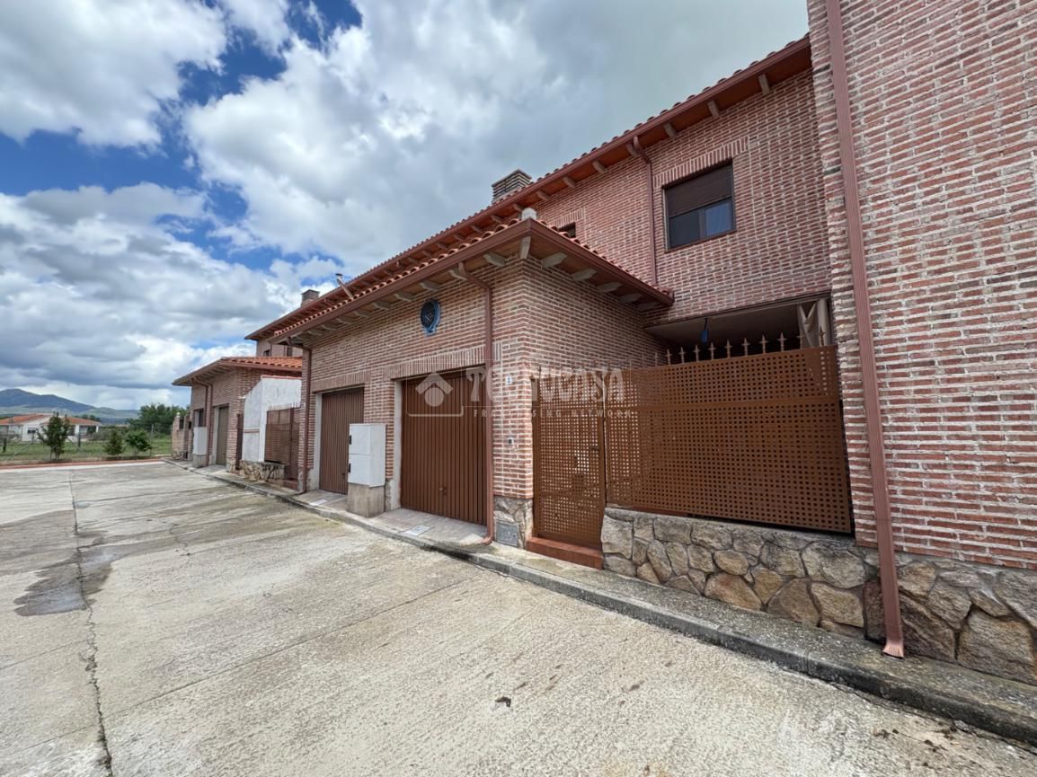 Exterior view of Single-family semi-detached for sale in Cardiel de los Montes  with Air Conditioner and Storage room