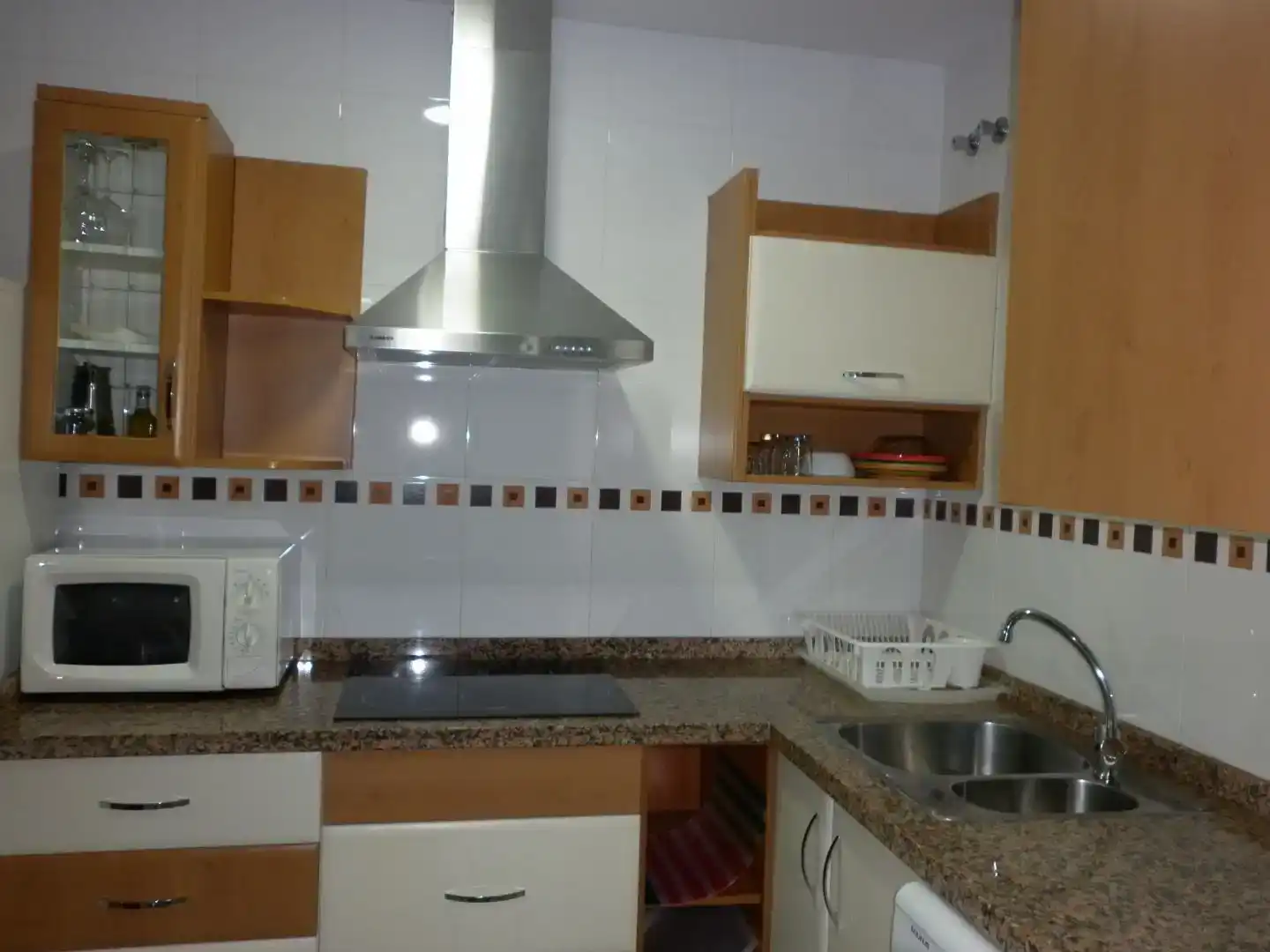 Cuina de Apartament de lloguer en Dos Hermanas amb Aire condicionat, Moblat i Balcó