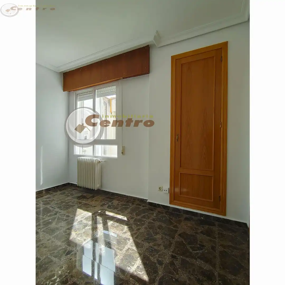 Habitación de Piso en venta en Albacete con Calefacción, Terraza y Trastero
