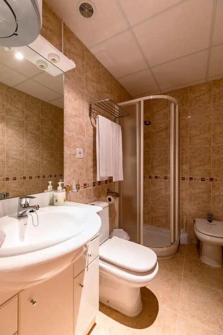 Badezimmer von Gebäude zum Verkauf in Puente la Reina de Jaca