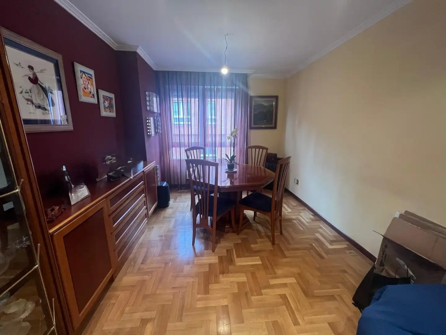 Menjador de Pis de lloguer en Gijón  amb Calefacció, Parquet i Moblat