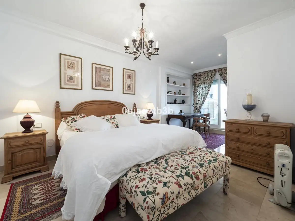 Dormitori de Apartament en venda en Marbella amb Aire condicionat, Terrassa i Traster