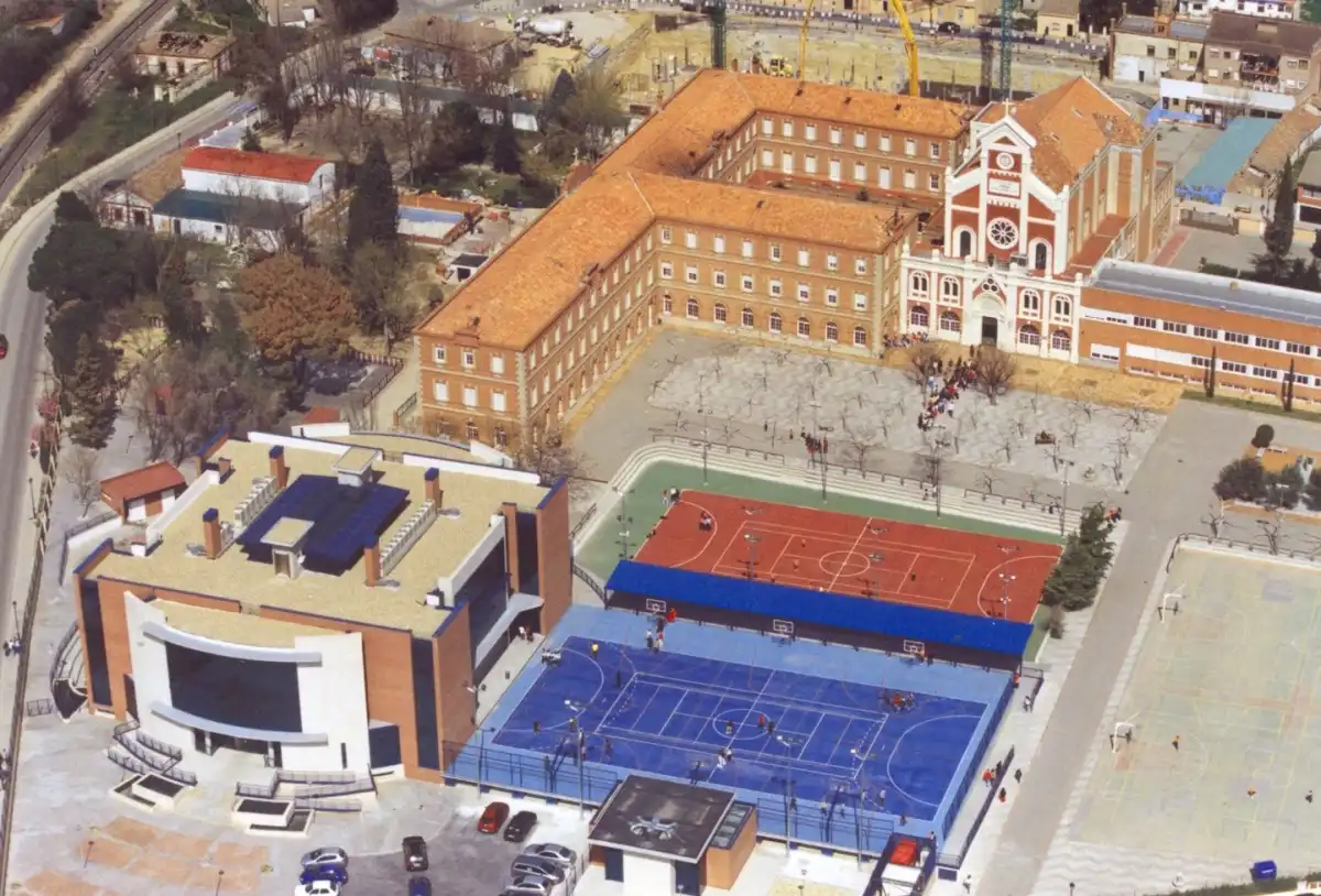 Vista exterior de Casa adosada en venda en Griñón amb Aire condicionat, Calefacció i Jardí privat