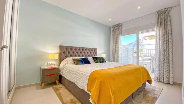 Penthouse with pool for sale in Milla de Oro