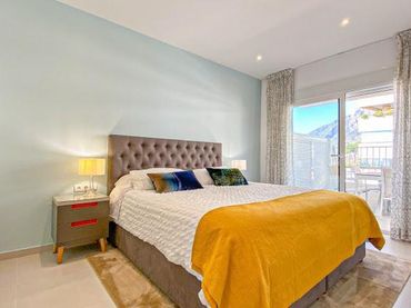 Ático con piscina en venta en Milla de Oro
