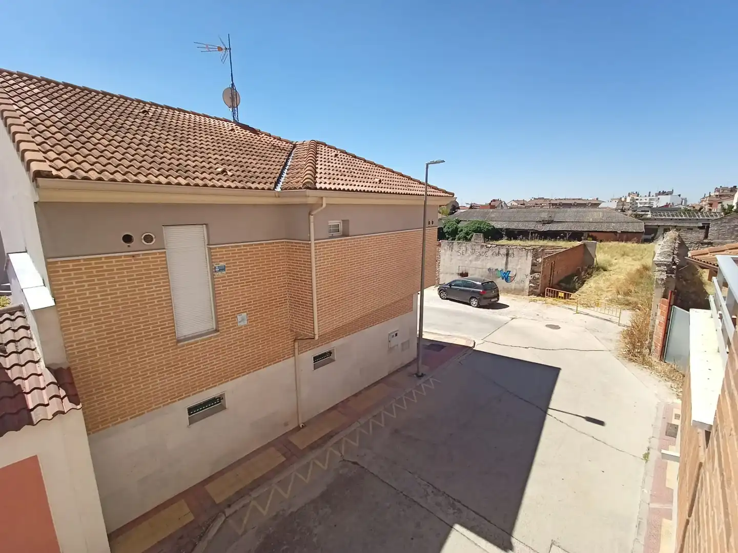 Vista exterior de Pis en venda en Íscar amb Calefacció, Parquet i Terrassa