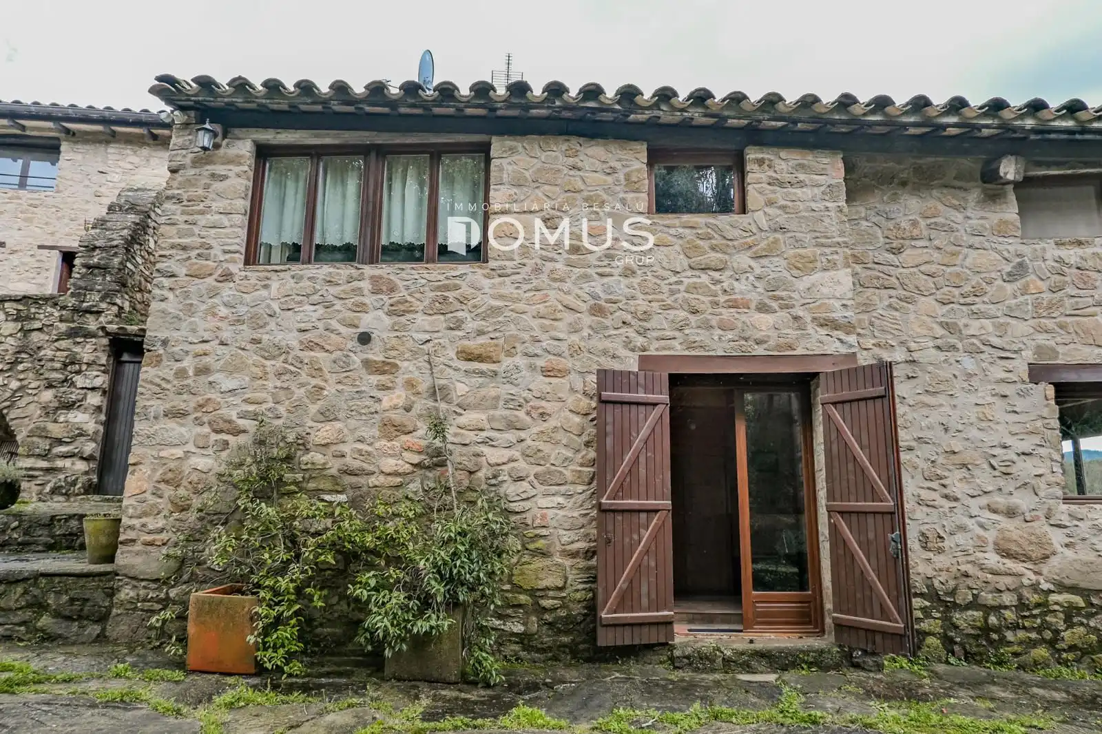 Vista exterior de Finca rústica en venta en Santa Pau con Calefacción, Parquet y Piscina