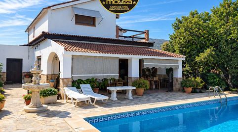 Chalet en venta en Torredonjimeno, 4 dormitorios.