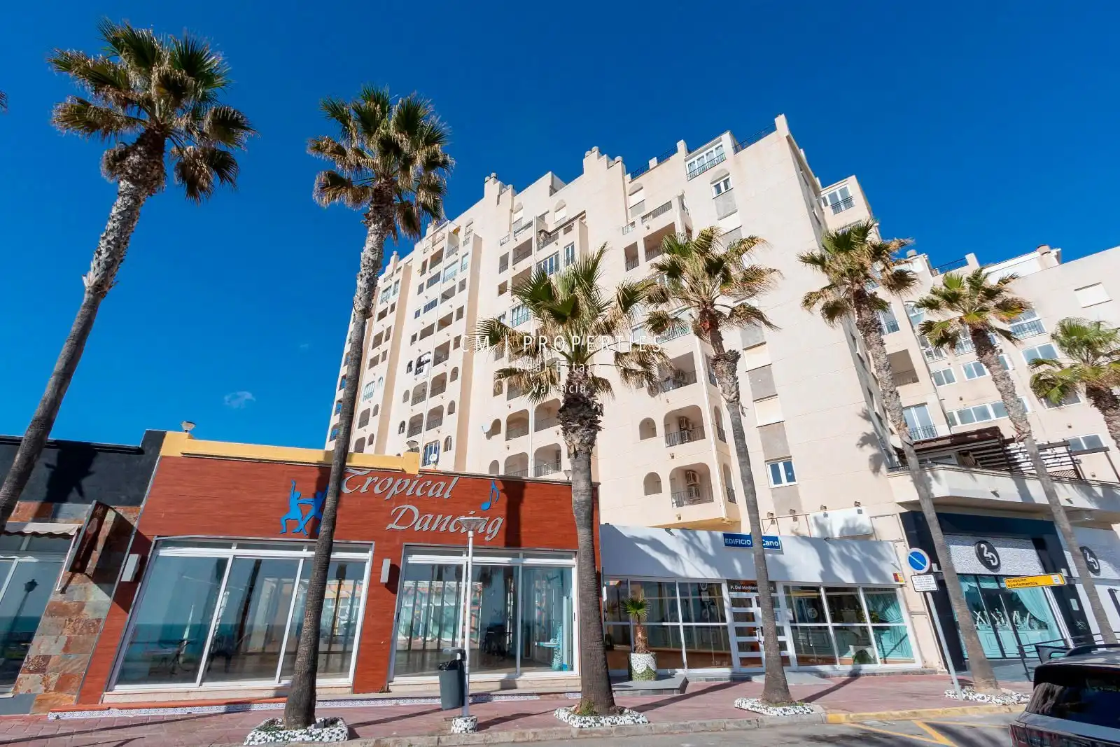 Vista exterior de Pis en venda en Oropesa del Mar / Orpesa amb Aire condicionat, Piscina i Moblat