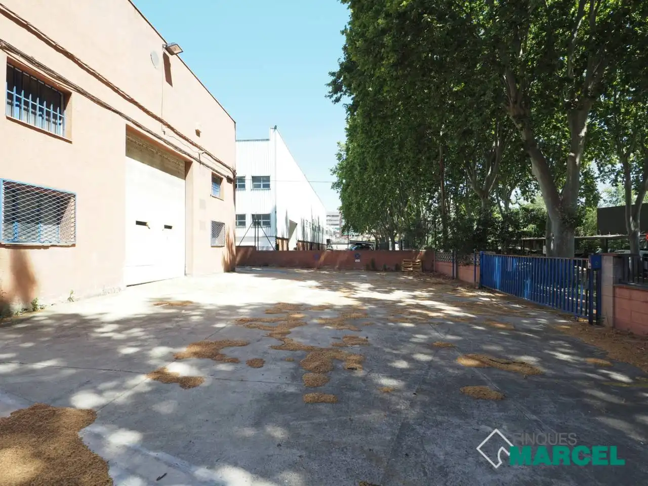 Parkplatz von Fabrikhallen zur Miete in La Roca del Vallès