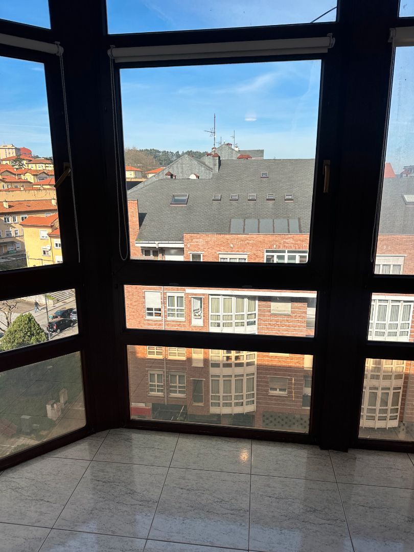 Vista exterior de Dúplex en venda en Avilés amb Calefacció, Parquet i Traster