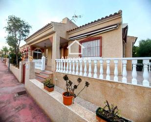 Vista exterior de Casa adosada en venda en Algorfa amb Calefacció, Jardí privat i Terrassa