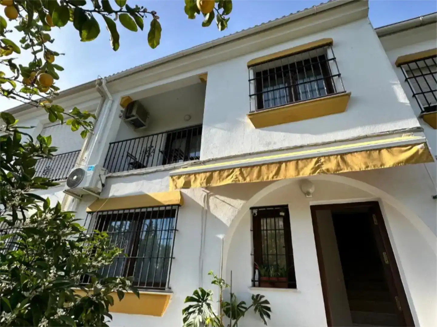 Vista exterior de Piso en venta en Tomares con Aire acondicionado, Piscina y Balcón