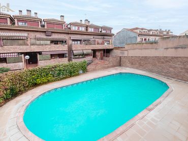 Pis amb piscina en venda a Calle Santa Bárbara