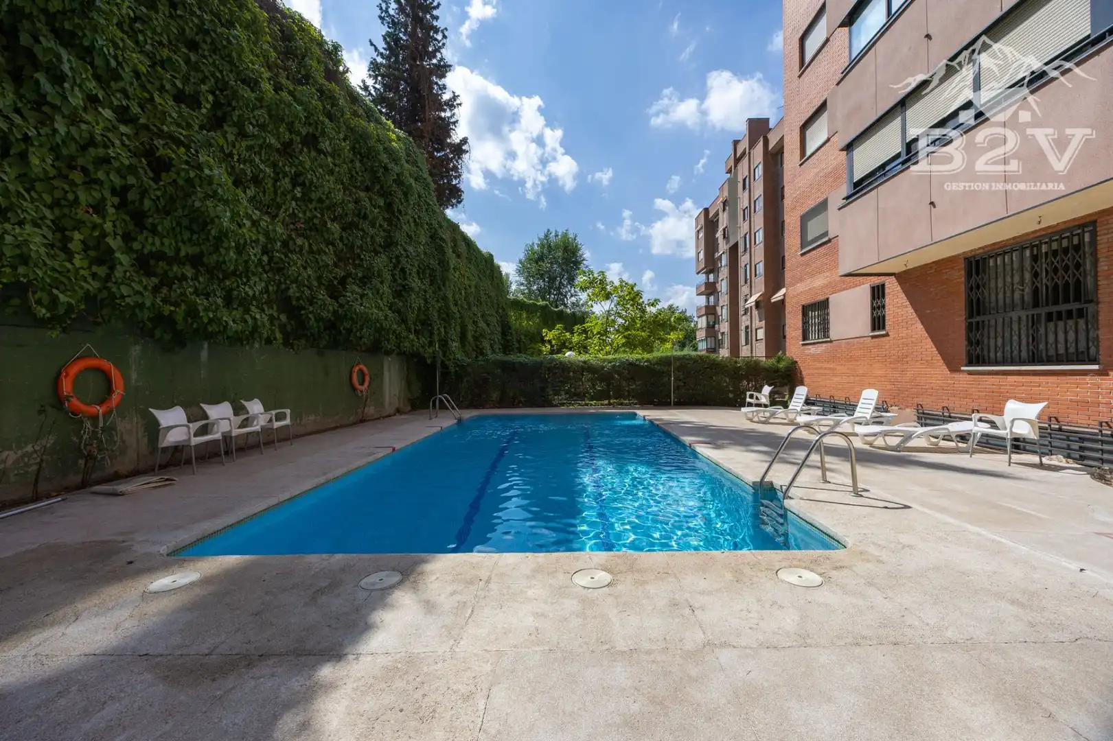 Pis amb piscina en venda a Ciudad Lineal
