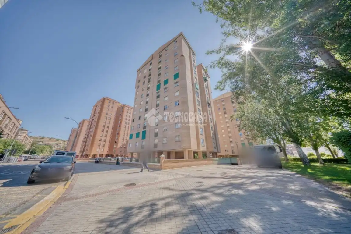 Vista exterior de Piso en venta en Valladolid con Calefacción y Parquet