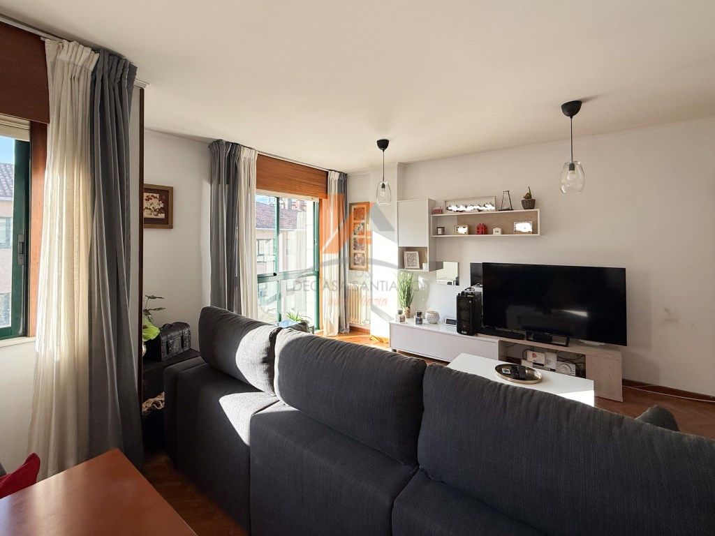 Sala d'estar de Dúplex en venda en Ames amb Moblat