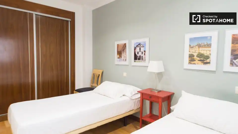 Flat for rent in Adelfas