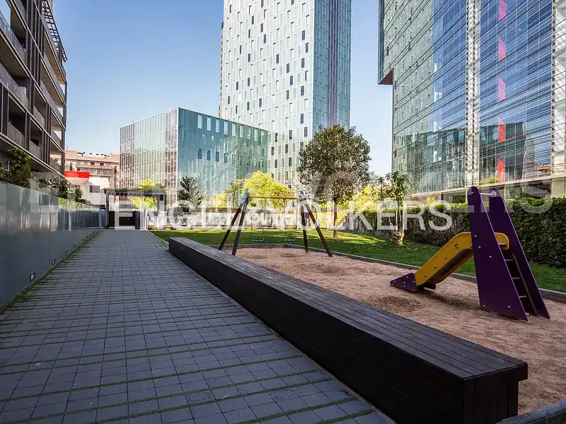 Vista exterior de Pis en venda en Barcelona amb Aire condicionat, Calefacció i Terrassa