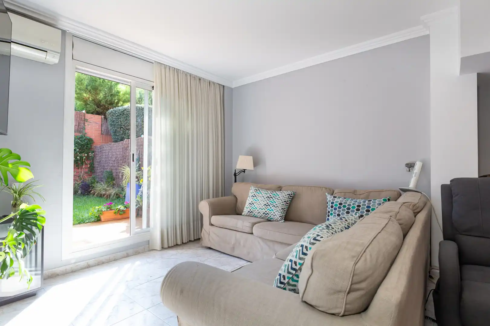 Wohnzimmer von Erdgeschoss zum Verkauf in Rubí mit Klimaanlage, Heizung und Terrasse