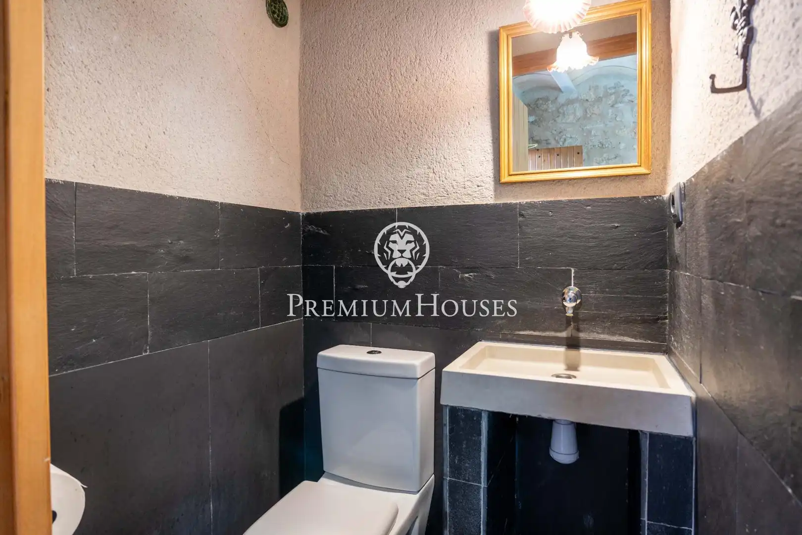 Baño de Finca rústica en venta en Montblanc con Calefacción, Jardín privado y Terraza