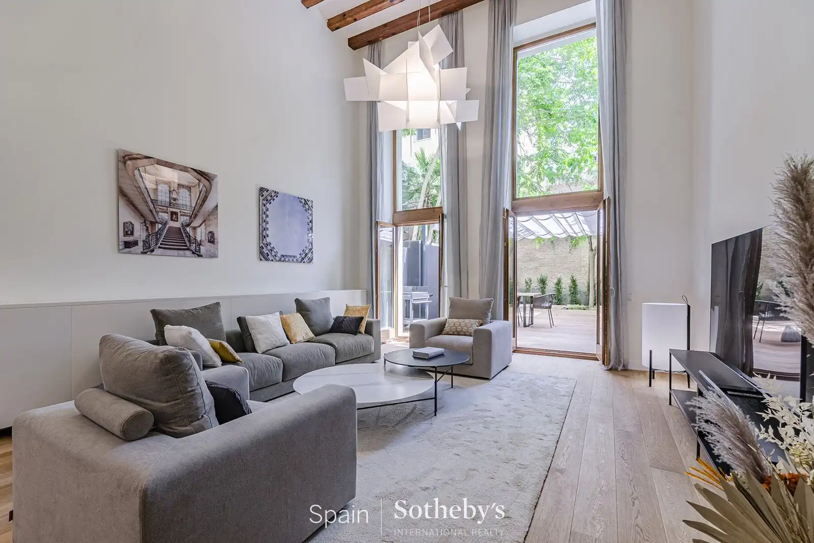 Apartment with garden for sale in Eixample