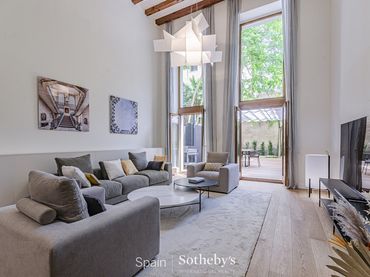 Apartment with garden for sale in Eixample